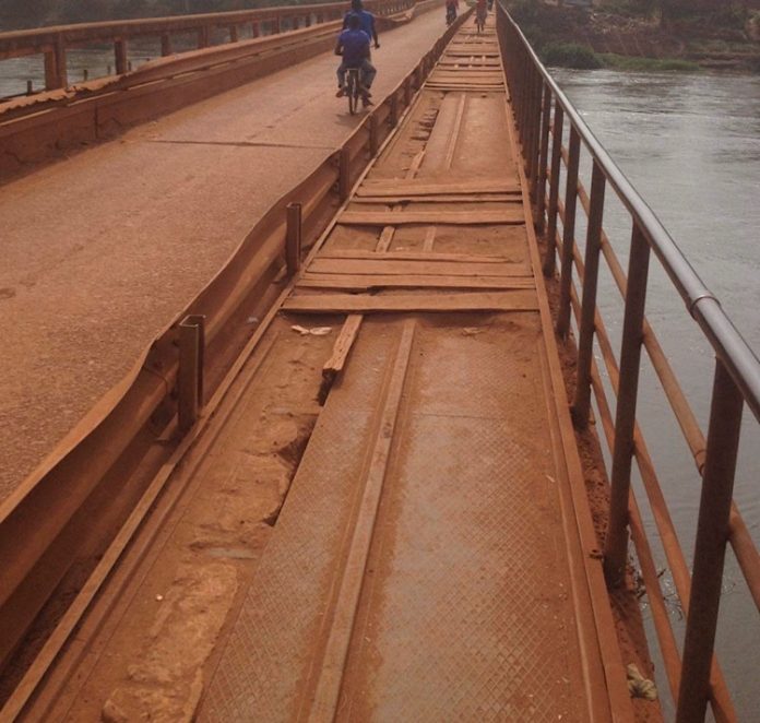 Pont de la Ouaka, à la sortie sud de Bambari, le 19 janvier 2019. Photo CNC / Bertrand Yékoua. Pont-de-la-Ouaka-par-cnc-le-19-janvier-2020 RCA : Bambari, un corps sans vie retrouvé sous le pont de l’Ouaka.