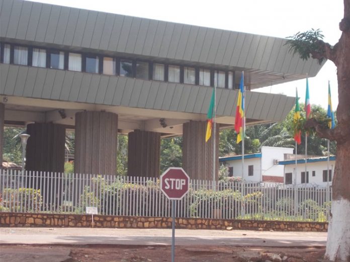 Immeuble de la Banque des États de l'Afrique centrale (BEAC) à Bangui. Photo CNC / Fortuné Bobérang. banque-centrale-bangui-corbeaunews-centrafrique-micka Centrafrique : Que se passe-t-il à la BEAC ?