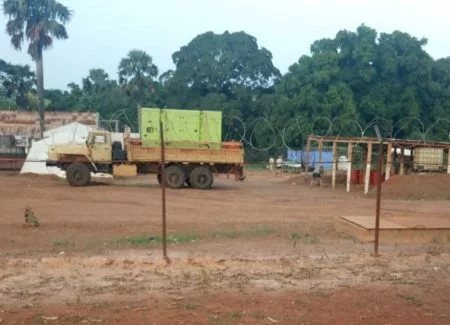 Base de la société Wagner sécurisée par des mercenaires russes au centre-ville de Bria, au centre-nord de la Centrafrique. Créditi photo : CNC.