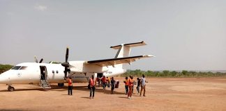 Arrivée à Ndélé d’un avion humanitaire.