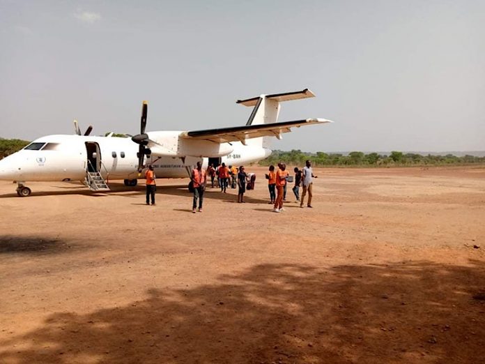 Arrivée à Ndélé d’un avion humanitaire. 72668F3A-A7FE-4628-867F-6D2E5703EB12 RCA : panique à Ndélé, une centaine des rebelles du MLCJ sont signalés à 10 km.