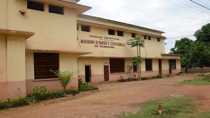 La prison de Ngaragba, à Bangui, le 5 avril 2013 par AFP La-prison-de-Ngaragba-à-Bangui-le-5-avril-2013 RCA : un détenu égorgé à la maison d’arrêt de Ngaragba à Bangui.