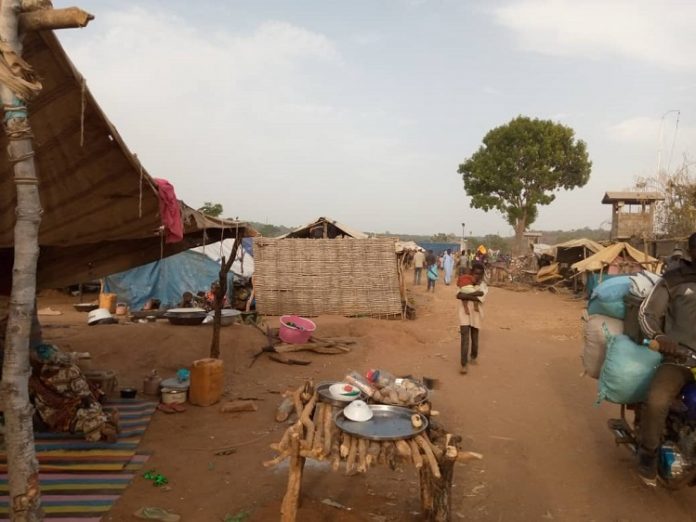 Le camp des personnes déplacées proche de la base de la Minusca à Ndélé, le 13 mars 2020. Photo CNC / Moïse Banafio. camp-des-déplacés-proche-de-la-base-de-la-Minusca-à-Ndélé-le-13-mars-2020-par-cnc RCA : Ndélé, une ville fantôme contrôlée par des groupes armés.