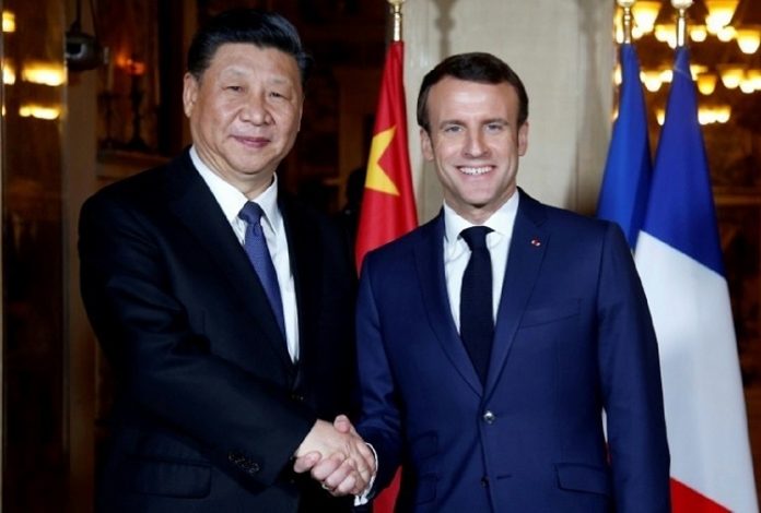 Le Président Emmanuel Macron, à droite, et le Président chinois Xi Jinping, à gauche, le 24 mars 2019 en France. le-président-chinois-xi-xan-ping-et-emmanuel-macron-à-paris-le-24-mars-2019-à-beaulieu-sur-mer-en-france Le Président chinois Xi appelle à la construction d'une communauté de la santé commune pour l'humanité.