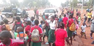 Manifestations des élèves des lycées de Bangui sur l'avenue des martyrs à Bangui le 2 mars 2020. Photo CNC / Anselme Mbata.