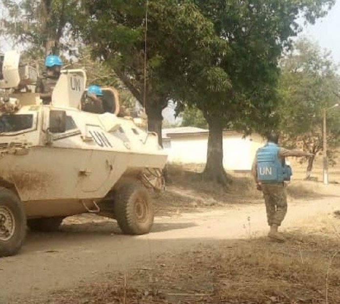 Un blindé des forces de la Minusca, en patrouille dans la ville de Ndélé, le 13 mars 2020. Photo CNC / Moïse Banafio. un-blindé-de-la-minusca-en-patrouille-à-ndélé-le-13-mars-2020-par-cnc RCA : deux morts et un blessé dans une embuscade contre une patrouille de la Minusca à Ndélé.