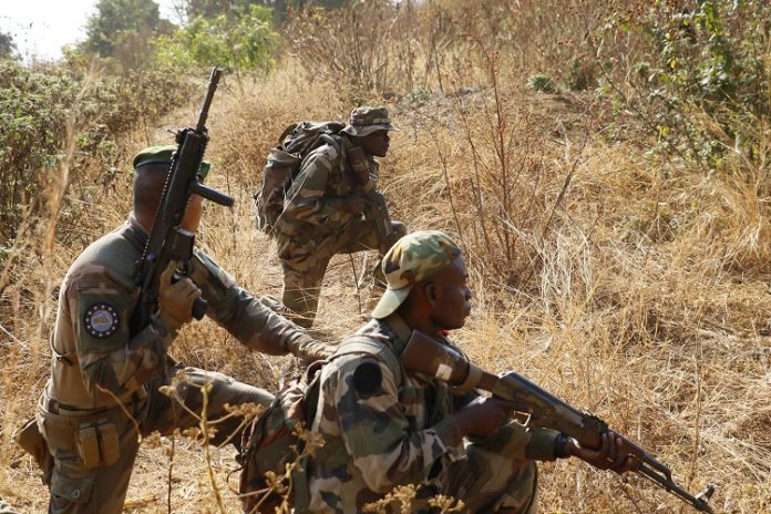 EUTM à Bouar, instruction tractique. Photo EUTM. EUTM_BOUAR_instruction-tactique-FIA Le détachement de l’EUTM-RCA à Bouar : « Connaitre pour mieux combattre »