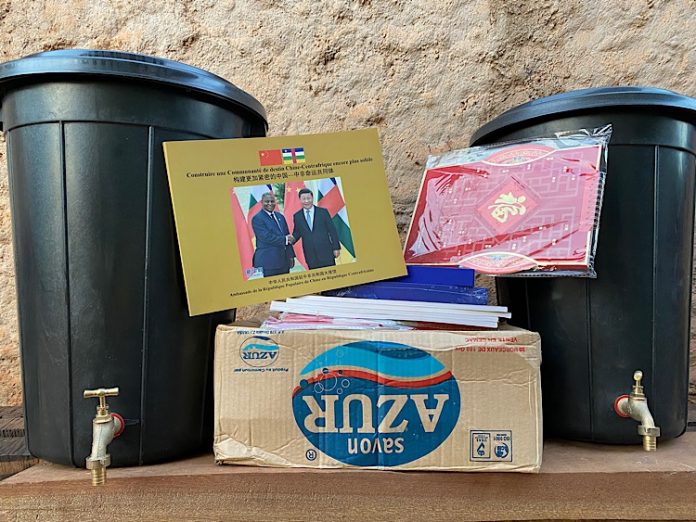 kits d'hygiène de lutte contre la pandémie de coronavirus remis par l'ambassade de chine à bangui à la rédaction du CNC kits-dhygiène-de-lutte-contre-la-pandémie-de-coronavirus-remis-par-lambassade-de-chine-à-bangui-à-la-rédaction-du-CNC Lutte contre la pandémie de coronavirus : l’ambassade de Chine à Bangui distribue des kits d’hygiène aux médias nationaux.