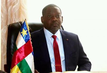 Firmin Ngrebada tente de salir Bozizé sur les réseaux sociaux , mais un boomerang qui lui revient en pleine face