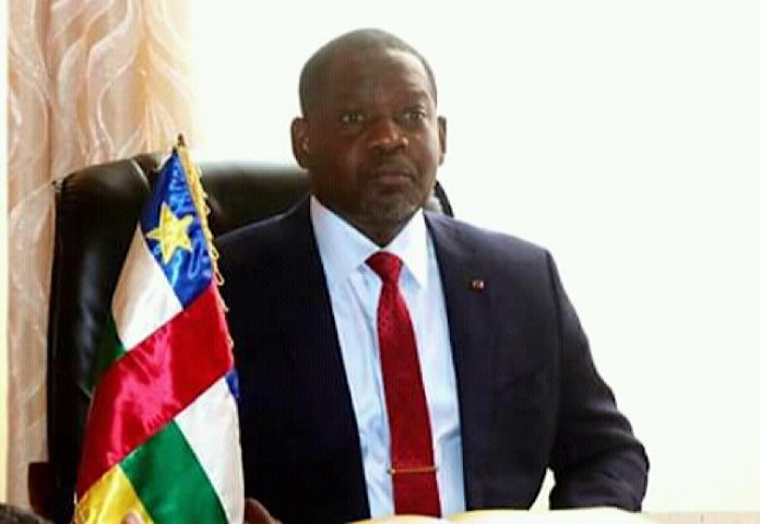 le premier ministre firmin ngrebada à bangui le 18 avril 2020 par la primature de la république centrafricaine le-premier-ministre-firmin-ngrebada-à-bangui-le-18-avril-2020-par-la-primature-de-la-république-centrafricaine RCA : les groupes armés se retirent collectivement du gouvernement de Firmin NGRÉBADA.