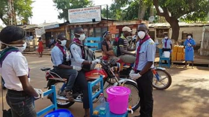 Les scouts se mèlent à la sensibilisation à la pandémie de Covid-19 à Bangui. Photo CNC / Mickael Kossi. les-scouts-se-mèlent-à-la-sensibilisation-du-covid-19 Lutte contre COVID-19, les Scouts catholiques s’en mêlent