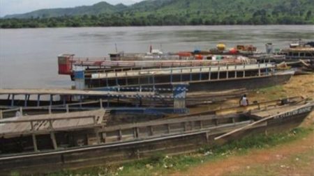 Pirogue sur le fleuve Oubangui. Photo CNC / Mickael Kossi pirogue-fleuve-oubangui-centrafrique