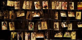 Des photos de victimes du génocide au Rwanda au Mémorial du génocide de Kigali. — Ben Curtis/AP/SIPA En 1994