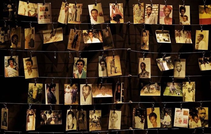 Des photos de victimes du génocide au Rwanda au Mémorial du génocide de Kigali. — Ben Curtis/AP/SIPA En 1994 Des-photos-de-victimes-du-génocide-au-Rwanda-au-Mémorial-du-génocide-de-Kigali.-—-Ben