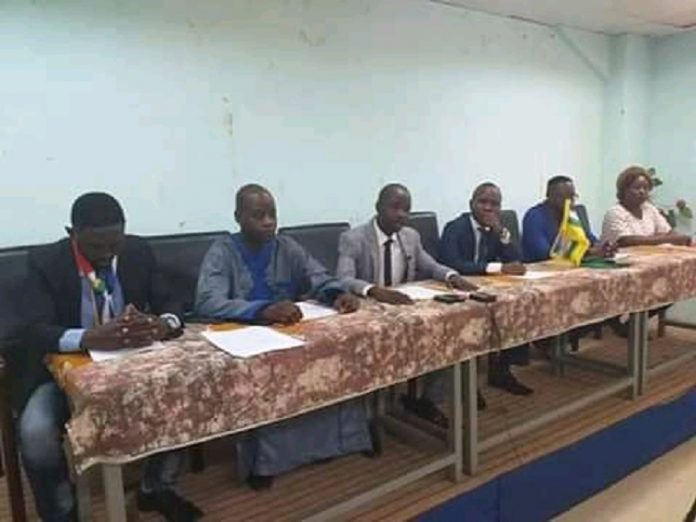 Les 6 membres du bureau provisoire du CLESSA-FJ. Jefferson CyrilleYapende Les-6-membres-du-bureau-provisoire-du-CLESSA-FJ.-Jefferson-CyrilleYapende Centrafrique : Le CLESSA-FJ  interpelle les politiques au respect scrupuleux du calendrier électoral publié par l’ANE