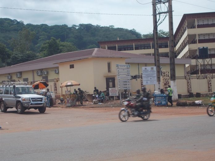 Centre hospitalier et universitaire de Bangui, le 15 mai 2020. Photo CNC / Fortuné Bobérang. centre-hospitalier-universitaire-de-bangui- RCA : le ministère de la Santé de la population confirme 9  nouveaux cas du covid-19.