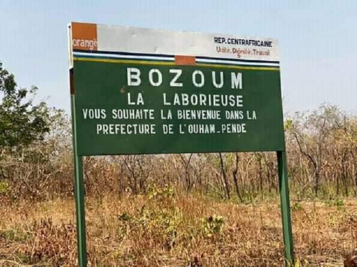 Biendenue à Bozoum pancarte-de-bienvenue-à-bozoum-dans-louham-pendé-par-mardochet RCA : vive tension à Bozoum, des détonations d’armes sont entendues, la ville se vide de ses habitants.