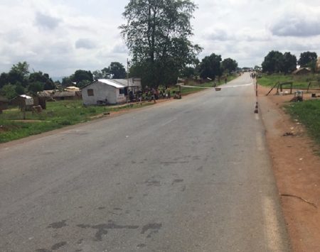 Barrière de contrôle des gendarmes à Gallo, non loin de Baboua, dans la préfecture de la Nana-Mambéré, au nord-ouest de la République centrafricaine.