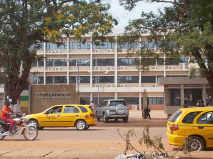 Building administratif de Bangui. Photo CNC / Anselme Mbata building-administratif-de-bangui RCA : vol spectaculaire d’un véhicule à Bangui, la police et la gendarmerie s’activent pour retrouver le suspect.