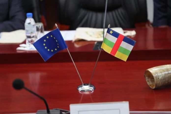 drapeau-union-européenne-et-de-la-centrafrique RCA : l’union européenne condamne fermement les récentes attaques par des éléments armés dans le Nord-Ouest du pays