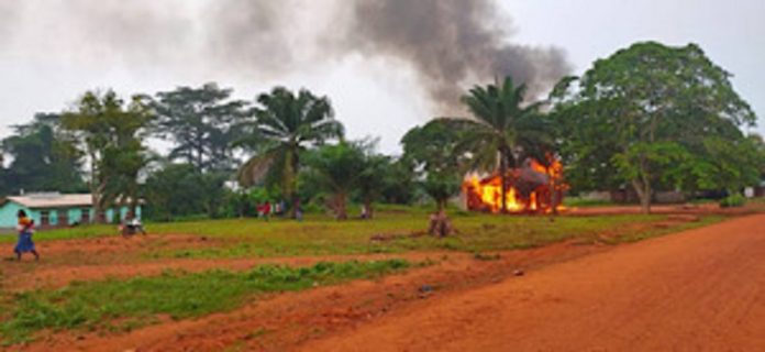 commissariat de police de Bagandou incendié commissariat-de-police-de-boda-incendié RCA : soulèvement populaire à Bagandou, le commissariat incendié, et la brigade de la gendarmerie pillée