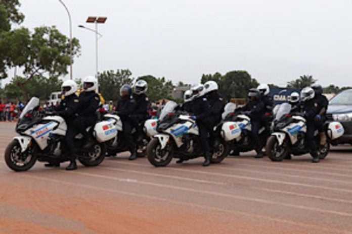 Des gendarmes et policiers en formation de pilotage entièrement financée par la France au profit des FSI. Photo de l'ambassade de France. des-éléments-de-FSI-en-formation-de-pilotage-des-motos-à-Bangui RCA : les experts français forment 70 éléments des forces de sécurité intérieure