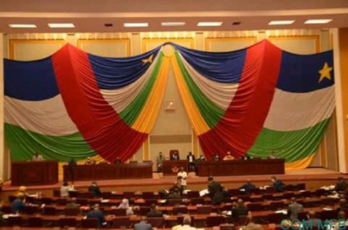 hémicycle de l'assemblée nationale. Photo CNC - Anselme Mbata hémicycle-de-lassemblée-nationale.-Photo-CNC-Anselme-Mbata Centrafrique : Les députés adoptent le projet de loi de finances rectificative pour l’année 2020