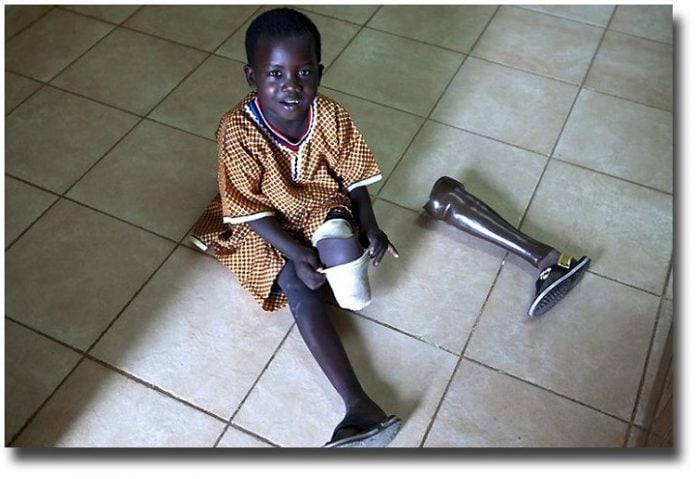 Photo d'illustration d'un enfant, première victime de la barbarie humaine au monde ENFANTS-PREMIERES-VICTIMES-thubnail4904 LES MINES ANTIPERSONEL EN RCA, UNE BARBARIE AUX YEUX DU MONDE.