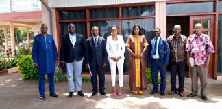 La photo de famille des membres l'ACPAD avec les représentants des ministères de la Communication et des Arts et Culture à l'hôtel Oubangui copyright CNC/ Jefferson Cyrille YAPENDE du 12-08-2020.