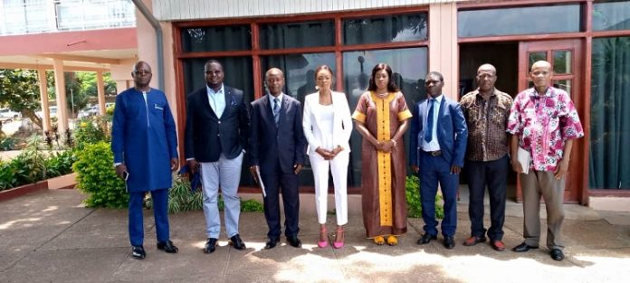 La photo de famille des membres l'ACPAD avec les représentants des ministères de la Communication et des Arts et Culture à l'hôtel Oubangui copyright CNC/ Jefferson Cyrille YAPENDE du 12-08-2020. bangui-fait-son-cinéma RCA : Bangui fait son cinéma, un festival international de films africains et afrodescendants