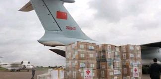 déchargement du don chinois sur tarmac de l'aéroport de banguui mpoko le 11 juin 2020