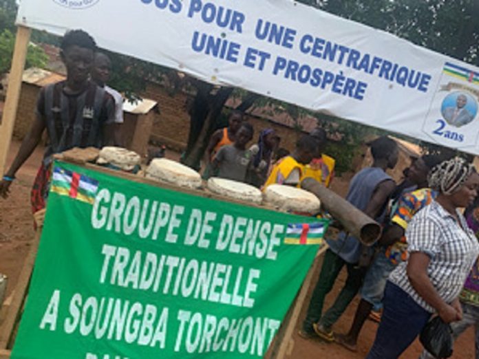 des groupes de danse tradditionnelle au croisement du lycée de Gobongo le 16 août 2020 par CNC des-groupes-de-danse-tradditionnelle-au-croisement-du-lycee-de-Gobongo-le-16-aout-2020-par-CNC RCA :  les scénarios des prochaines élections générales avant l’heure