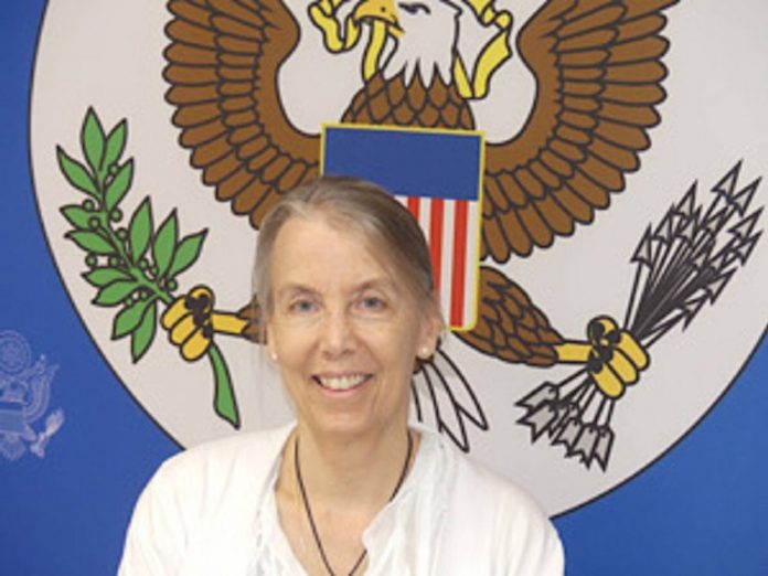 madame lucy tamlyn ambassadrice des états unis en centrafrique madame-lucy-tamlyn-ambassadrice-des-etats-unis-en-centrafrique Processus électoral en Centrafrique, l’ambassadrice des États-Unis en RCA exprime son inquiétude.