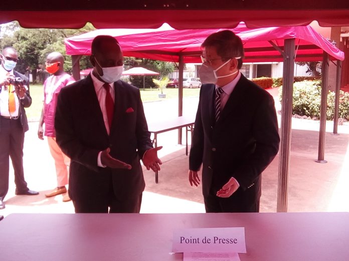 L'ancien Président de la République François Bozizé à l'ambassade de Chine, le 24 septembre 2020. Photo CNC / Cyrille Jefferson Yapendé BOZ-et-Ching RCA : Covid-19, le parti communiste chinois fait un don des kits sanitaire au parti KNK