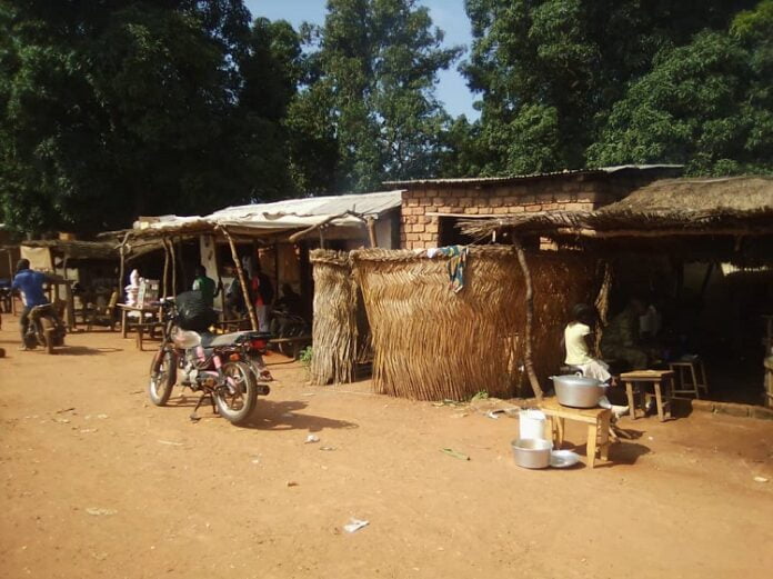 Le marché de Nanga Boguila, situé à 70 kilomètres de Paoua sur l'axe Bossangoa. Photo CNC marche-de-nanga-boguila-le-5-aout-2019-par-arsene-du-cnc RCA : Nanga Boguila, les rebelles arrivent en masse et renforcent leur position dans la ville