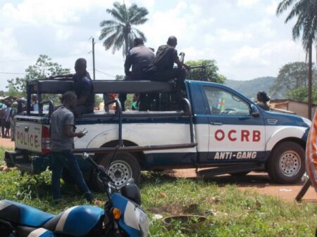 Un véhicule de patrouille de l'OCRB devant l'école nationale de la police à Bangui. Photo CNC / Anselme Mbata