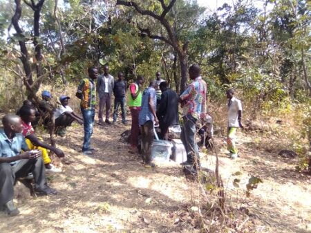 Un bureau de vote installé dans la forêt par les agents électoraux le 27 décembre 2020 dans la commune de Bimbi, vers Paoua, en République centrafricaine. Photo CNC /