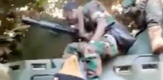 deux éléments de la CPC à côté d'un blindé russe recupéré à Boyali aux mains des forces loyalistes photo CNC
