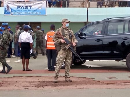 Un mercenaire russe à l'arrivée du chef de l'État Touadera au stade 20 000 place le 27 mars 2021 par CNC