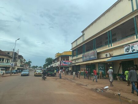 Avenue de l'indépendance à hauteur du siège de Total au centre-ville de Bangui. Photo CNC