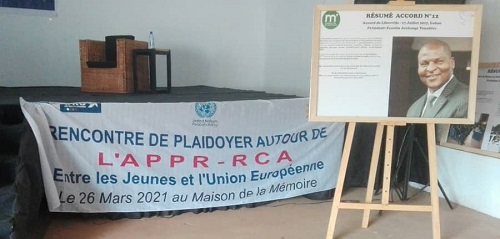 La banderole sur laquelle marque la rencontre entre les jeunes leaders et l'Union européenne sur l'APPR-RCA copyright CNC / Jefferson Cyrille Yapende