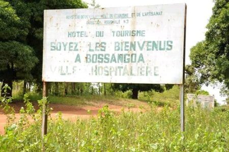 Pancarte de Bienvenue à l'entrée de la ville de Bossangoa