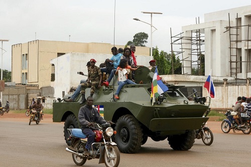 Un véhicule russe est aperçu dans les rues de Bangui, en Centrafrique, le 15 octobre 2020. PHOTO / CAMILLE LAFFONT / AFP  