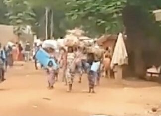 Les déplacés du site du parc d'Élevage vers la mosquée centrale de Bambari, le 5 juin 2021. Photo CNC les-deplaces-de-Bambari-vers-la-mosquee Bambari, au moins 8000 déplacés du site d’élevage déguerpis par l’armée nationale et ses alliés russes