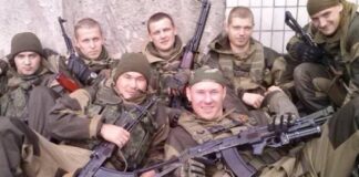 Des membres du Wagner Group, une société militaire privée russe qui emploie des ressortissants russes en tant que mercenaires, posent pour une photo en Syrie. [Photo diffusée sur les réseaux sociaux]