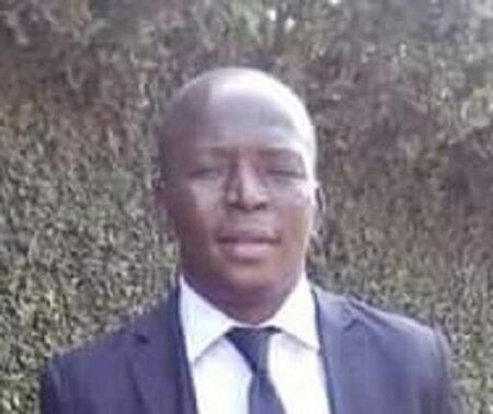 Je déteste les hypocrites” : Saint-Cyr Tanza insulte celui qui le félicite de son débat sur la radio Ndèkè-Luka et provoque un fou rire national