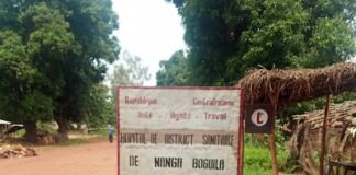 Pancarte de l'hôpital de Nanga Boguila