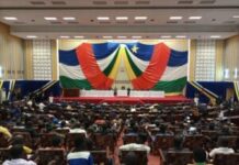 Centrafrique : pourquoi la Banque mondiale fustige le manque criant de transparence dans la passassions des marchés publics Vue d'ensemble de l'hémicycle de l'Assemblée nationale remplie par les élus de la nation Vue-densemble-de-lhemicycle-de-lAssemblee-nationale-remplie-par-les-elus-de-la-nation RCA : le ministre des finances et du budget, Monsieur Hervé NDOBA a présenté aux députés les grands axes du projet de loi des finances rectificative 2021