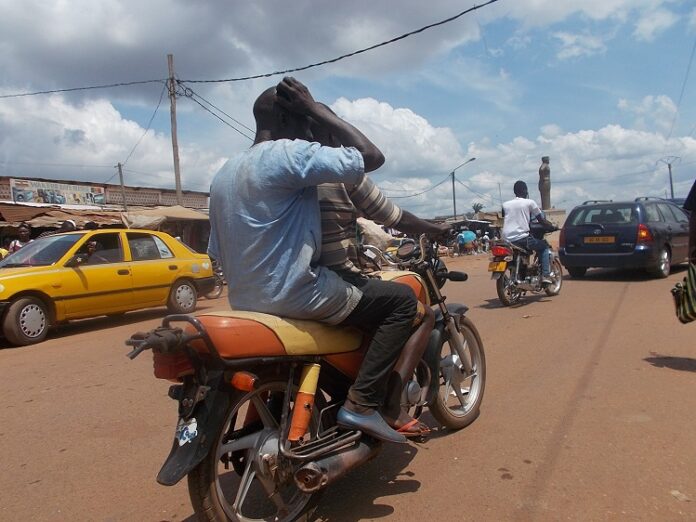 marché du PK5 sur avenue koudoukou devant ABC direction rondpoint bon le 15 mai 2020 marche-du-PK5-sur-avenue-koudoukou-devant-ABC-direction-rondpoint-bon-le-15-mai-2020 Centrafrique :  grave incendie d’une boutique au marché PK5