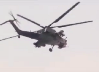 Un hélicoptère de la société Wagner qui survole la sous-préfecture de Gamboula